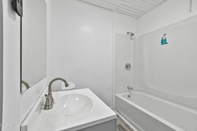 245 E Delaware Avenue, Toledo, OH 43608
