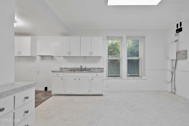 245 E Delaware Avenue, Toledo, OH 43608
