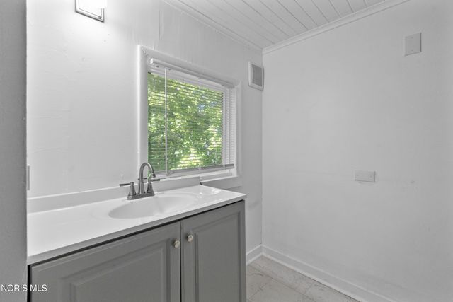 245 E Delaware Avenue, Toledo, OH 43608