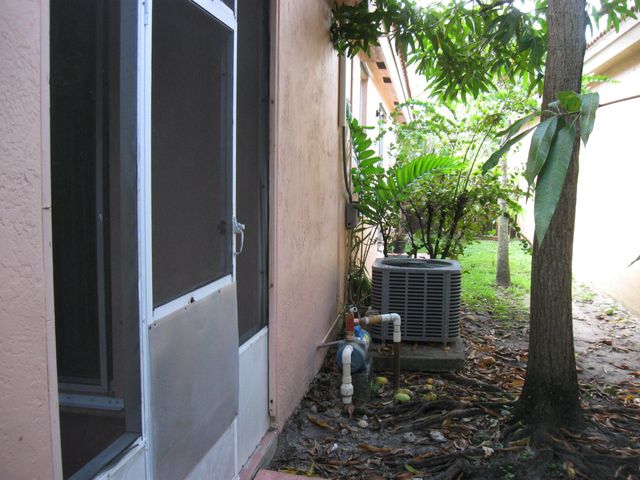 10232 SW 16th Court, Pembroke Pines, FL 33025