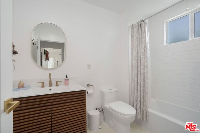 8430 Wiley Post Avenue, Los Angeles, CA 90045