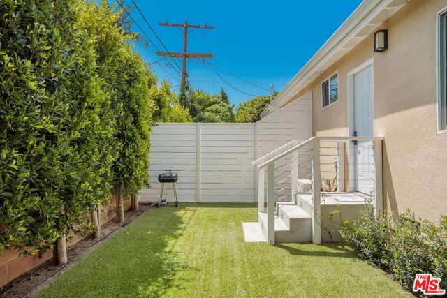8430 Wiley Post Avenue, Los Angeles, CA 90045