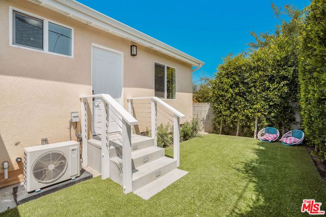 8430 Wiley Post Avenue, Los Angeles, CA 90045