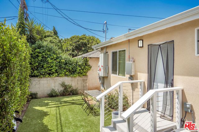 8430 Wiley Post Avenue, Los Angeles, CA 90045