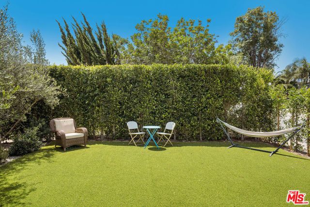 8430 Wiley Post Avenue, Los Angeles, CA 90045