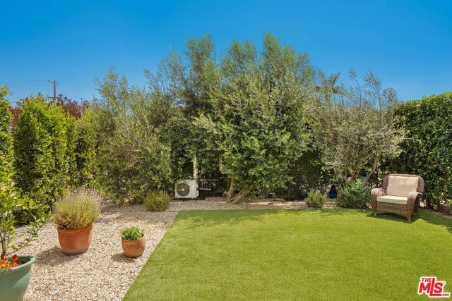 8430 Wiley Post Avenue, Los Angeles, CA 90045