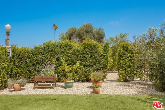 8430 Wiley Post Avenue, Los Angeles, CA 90045