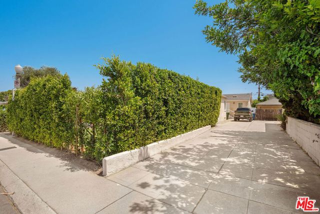 8430 Wiley Post Avenue, Los Angeles, CA 90045