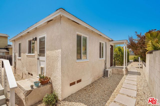 8430 Wiley Post Avenue, Los Angeles, CA 90045
