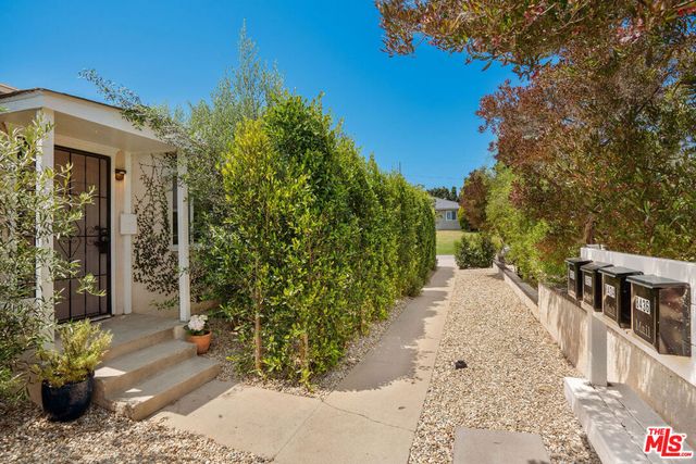 8430 Wiley Post Avenue, Los Angeles, CA 90045