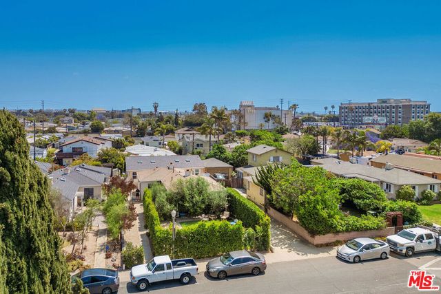 8430 Wiley Post Avenue, Los Angeles, CA 90045