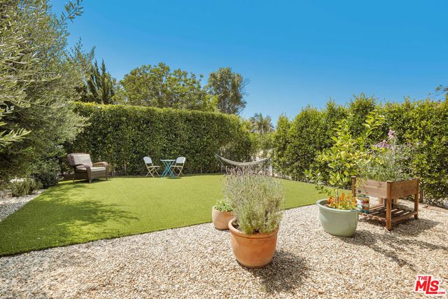 8430 Wiley Post Avenue, Los Angeles, CA 90045