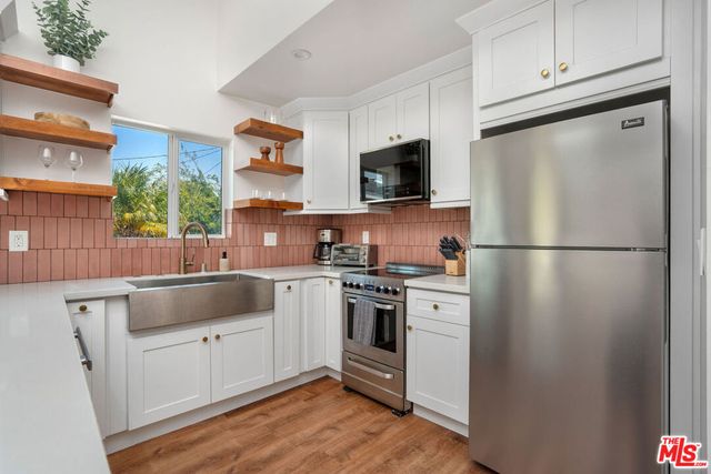 8430 Wiley Post Avenue, Los Angeles, CA 90045