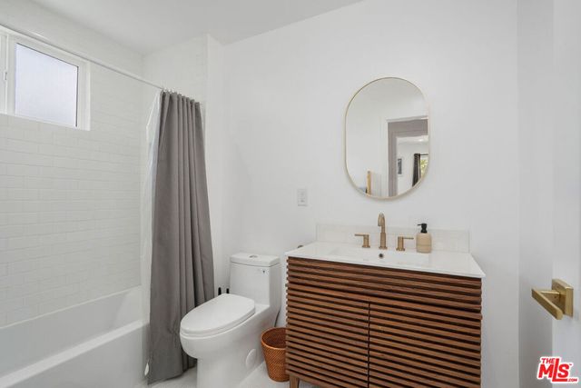 8430 Wiley Post Avenue, Los Angeles, CA 90045