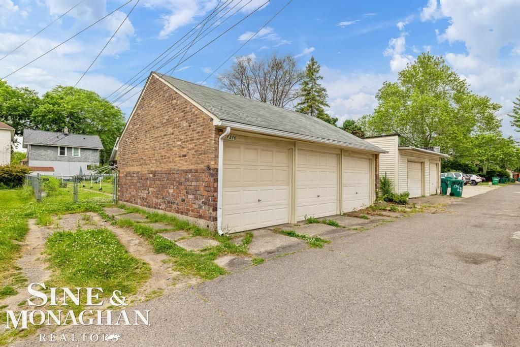 Image 17 of property listing at 1316 Maryland Street, Grosse Pointe Park, MI 48230