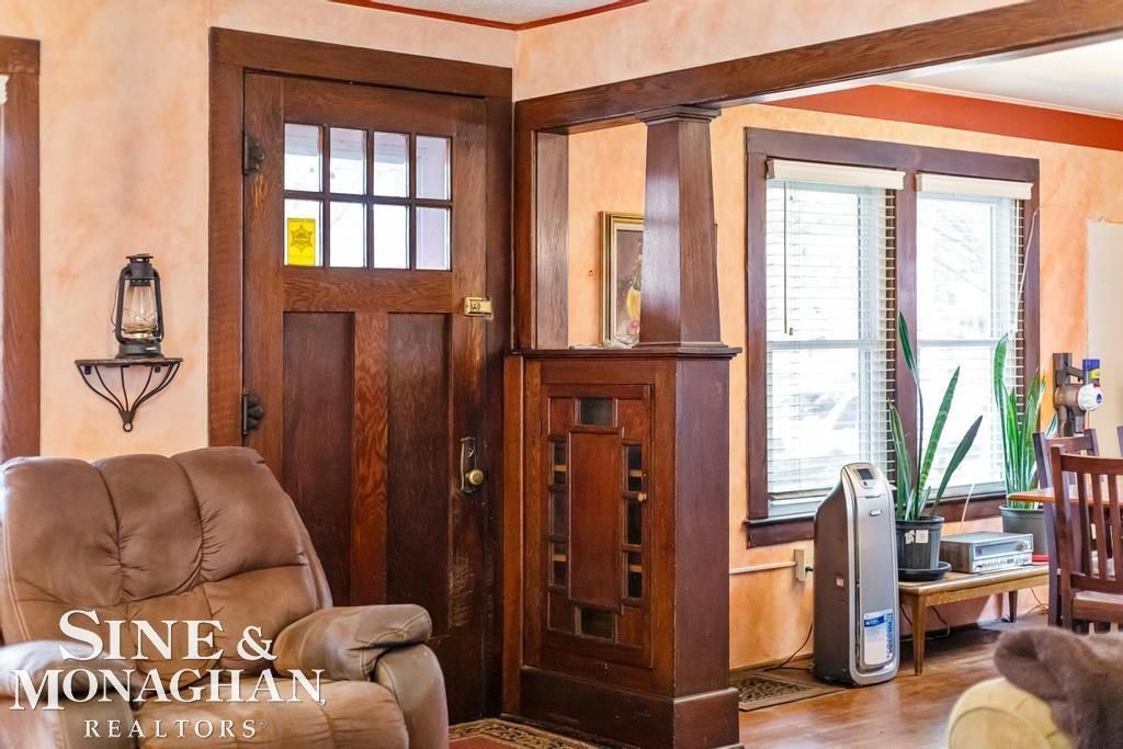 Image 5 of property listing at 1316 Maryland Street, Grosse Pointe Park, MI 48230