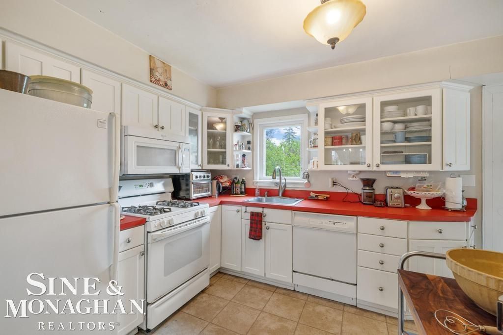 Image 7 of property listing at 1316 Maryland Street, Grosse Pointe Park, MI 48230
