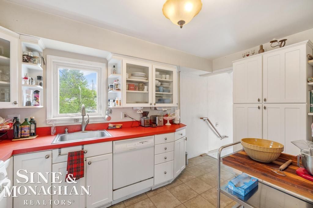 Image 8 of property listing at 1316 Maryland Street, Grosse Pointe Park, MI 48230