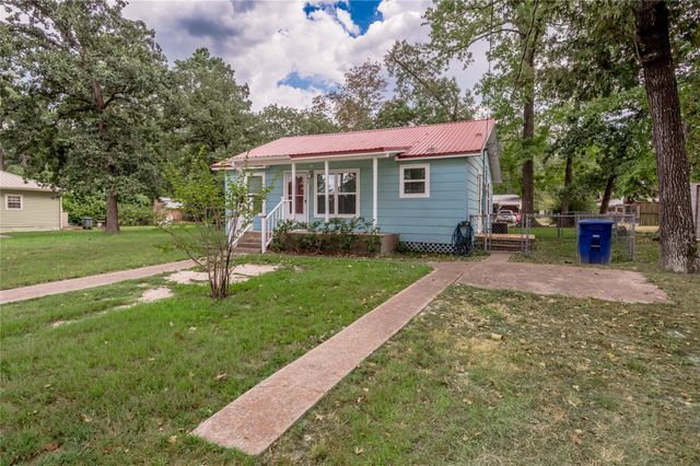 145 Pine Hollow Lane, Huntsville, TX 77320