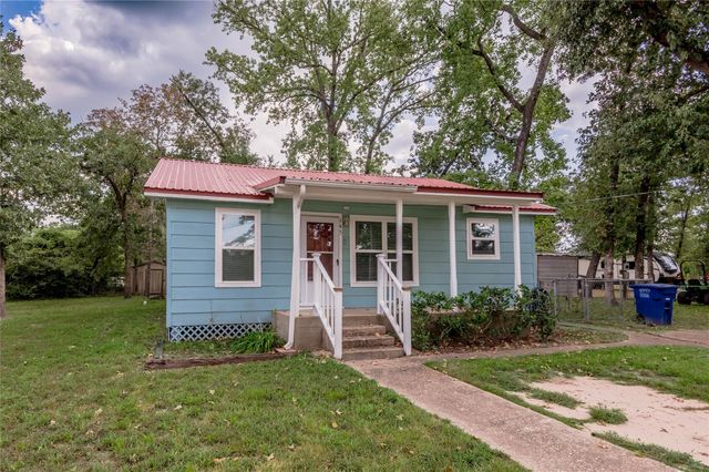 145 Pine Hollow Lane, Huntsville, TX 77320