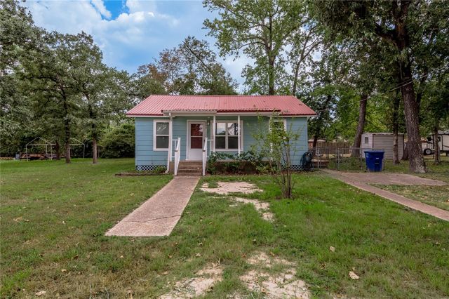 145 Pine Hollow Lane, Huntsville, TX 77320