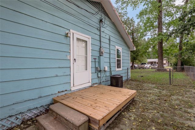 145 Pine Hollow Lane, Huntsville, TX 77320