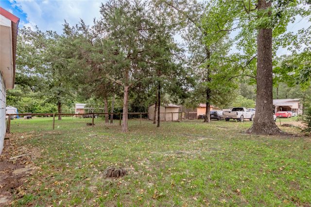 145 Pine Hollow Lane, Huntsville, TX 77320