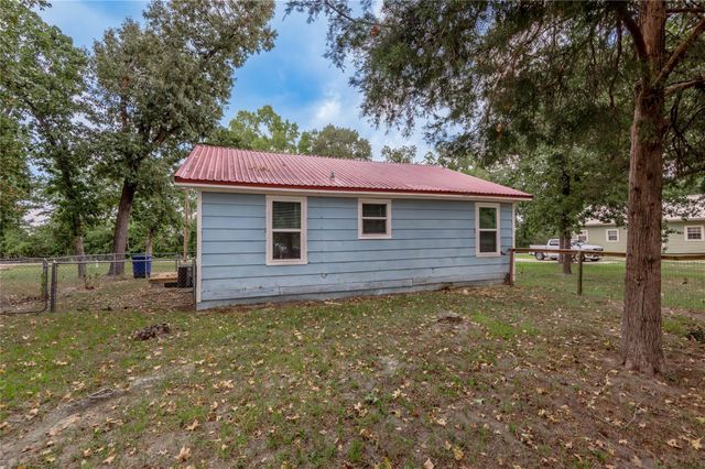 145 Pine Hollow Lane, Huntsville, TX 77320