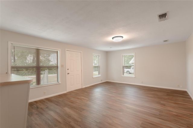 145 Pine Hollow Lane, Huntsville, TX 77320