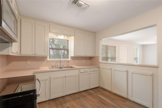 145 Pine Hollow Lane, Huntsville, TX 77320