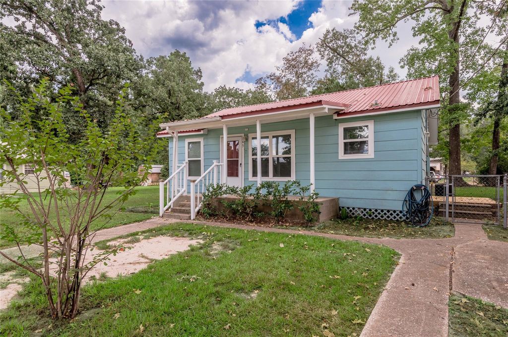 145 Pine Hollow Lane, Huntsville, TX 77320