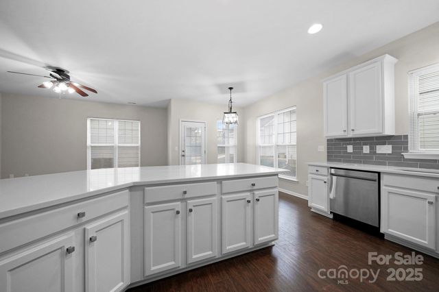 136 E Morehouse Avenue, Mooresville, NC 28117