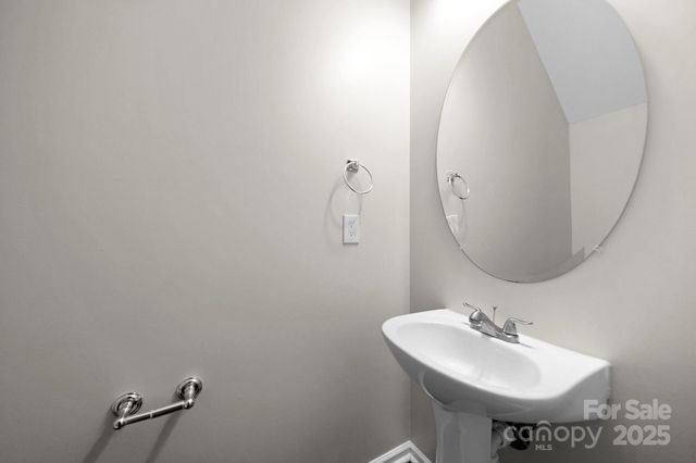 136 E Morehouse Avenue, Mooresville, NC 28117