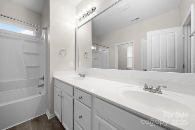 136 E Morehouse Avenue, Mooresville, NC 28117