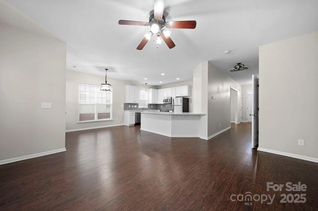 136 E Morehouse Avenue, Mooresville, NC 28117