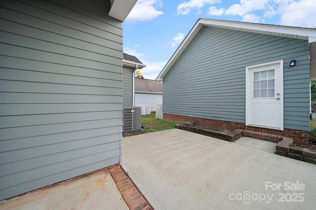 136 E Morehouse Avenue, Mooresville, NC 28117