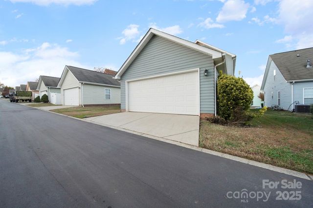 136 E Morehouse Avenue, Mooresville, NC 28117