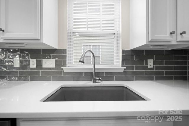 136 E Morehouse Avenue, Mooresville, NC 28117