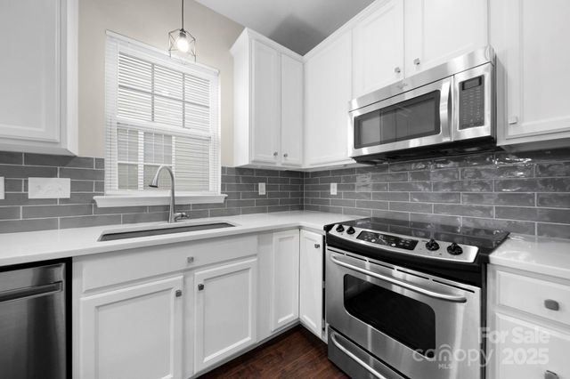 136 E Morehouse Avenue, Mooresville, NC 28117