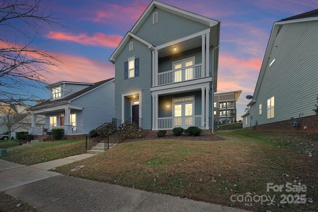 136 E Morehouse Avenue, Mooresville, NC 28117