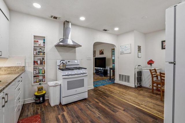 1107 W Hull Street, Denison, TX 75020