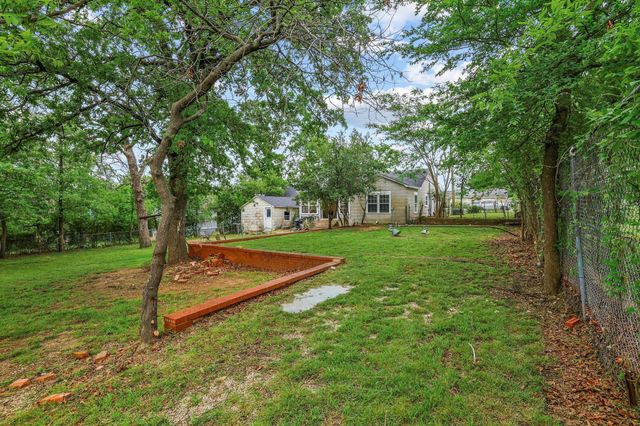 1107 W Hull Street, Denison, TX 75020