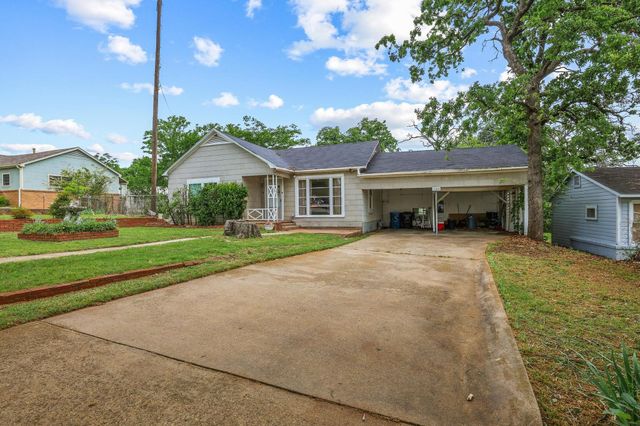 1107 W Hull Street, Denison, TX 75020