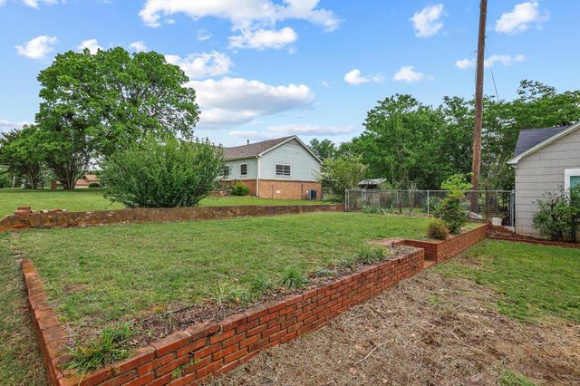 1107 W Hull Street, Denison, TX 75020