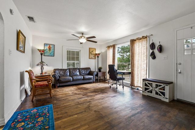 1107 W Hull Street, Denison, TX 75020