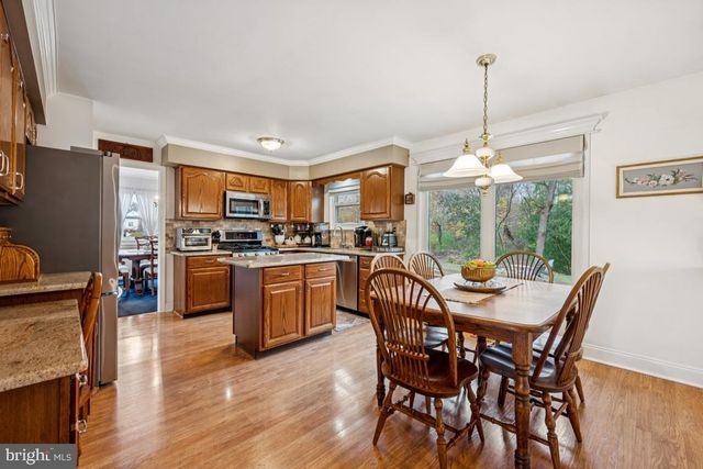 21 LANCELOT LN, Mount Laurel, NJ 08054