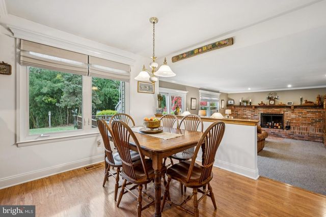 21 LANCELOT LN, Mount Laurel, NJ 08054