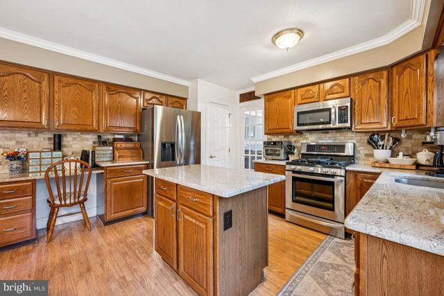 21 LANCELOT LN, Mount Laurel, NJ 08054