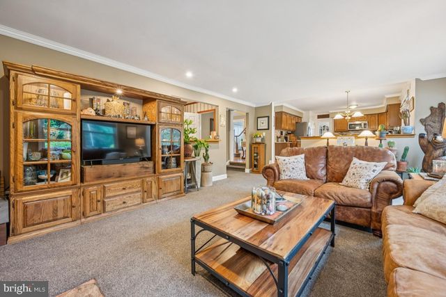 21 LANCELOT LN, Mount Laurel, NJ 08054