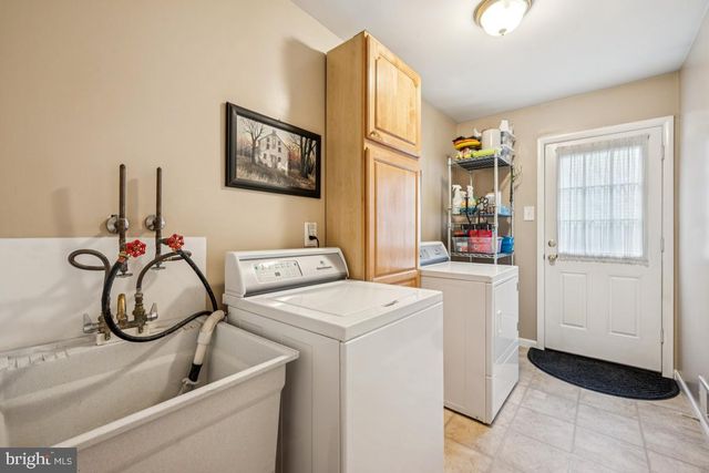 21 LANCELOT LN, Mount Laurel, NJ 08054